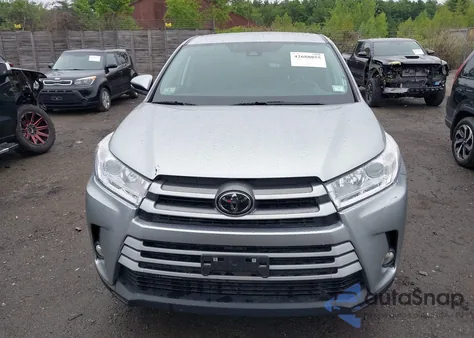 2018 Toyota Highlander Le Plus z USA, uszkodzony, nr VIN 5TDBZRFH1JS894086